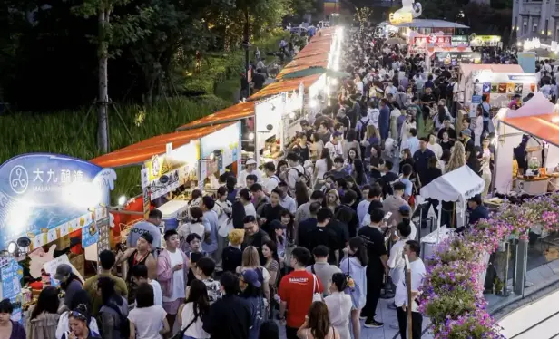 梧桐区漫步｜五原路拐个弯，撞见藏起来的独立艺术画廊